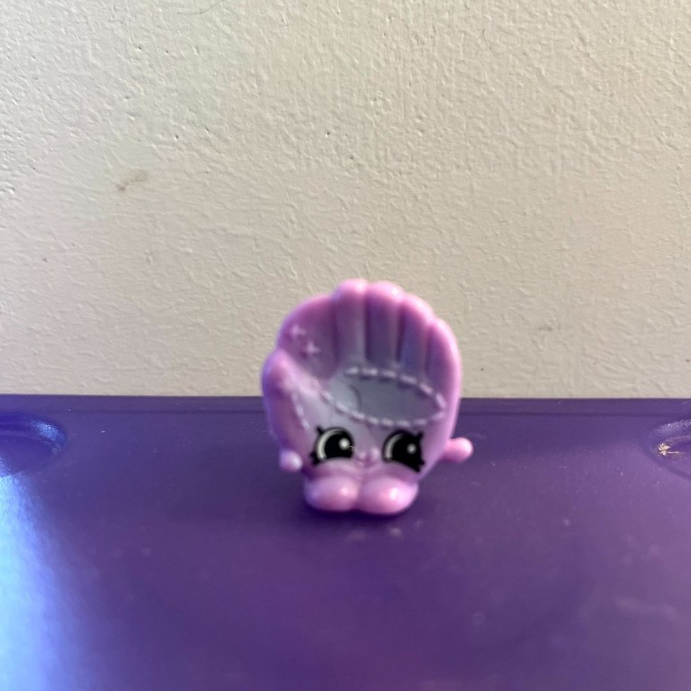 Shopkins Season 5 #12 BAILEY BASEBALL GLOVE Blue Mini‎ Figure Mint OOP